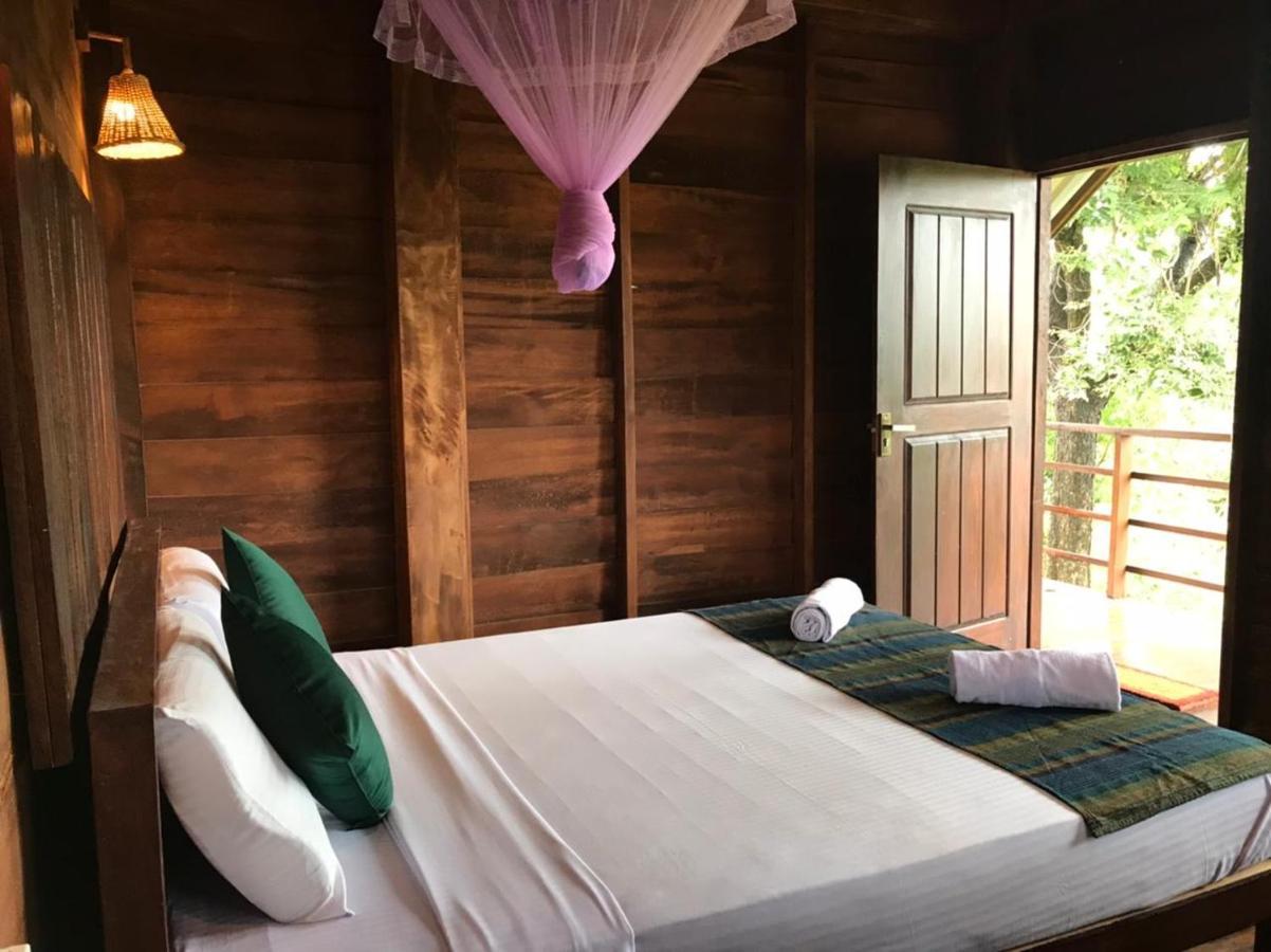 Chena Huts Eco Resort Сигирия Экстерьер фото