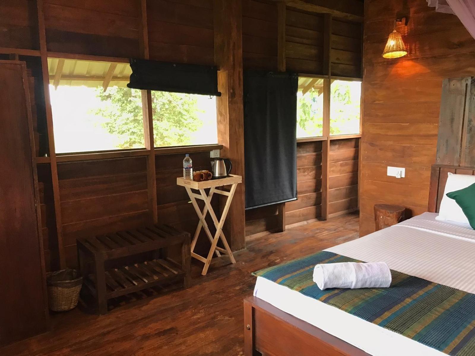 Chena Huts Eco Resort Сигирия Экстерьер фото