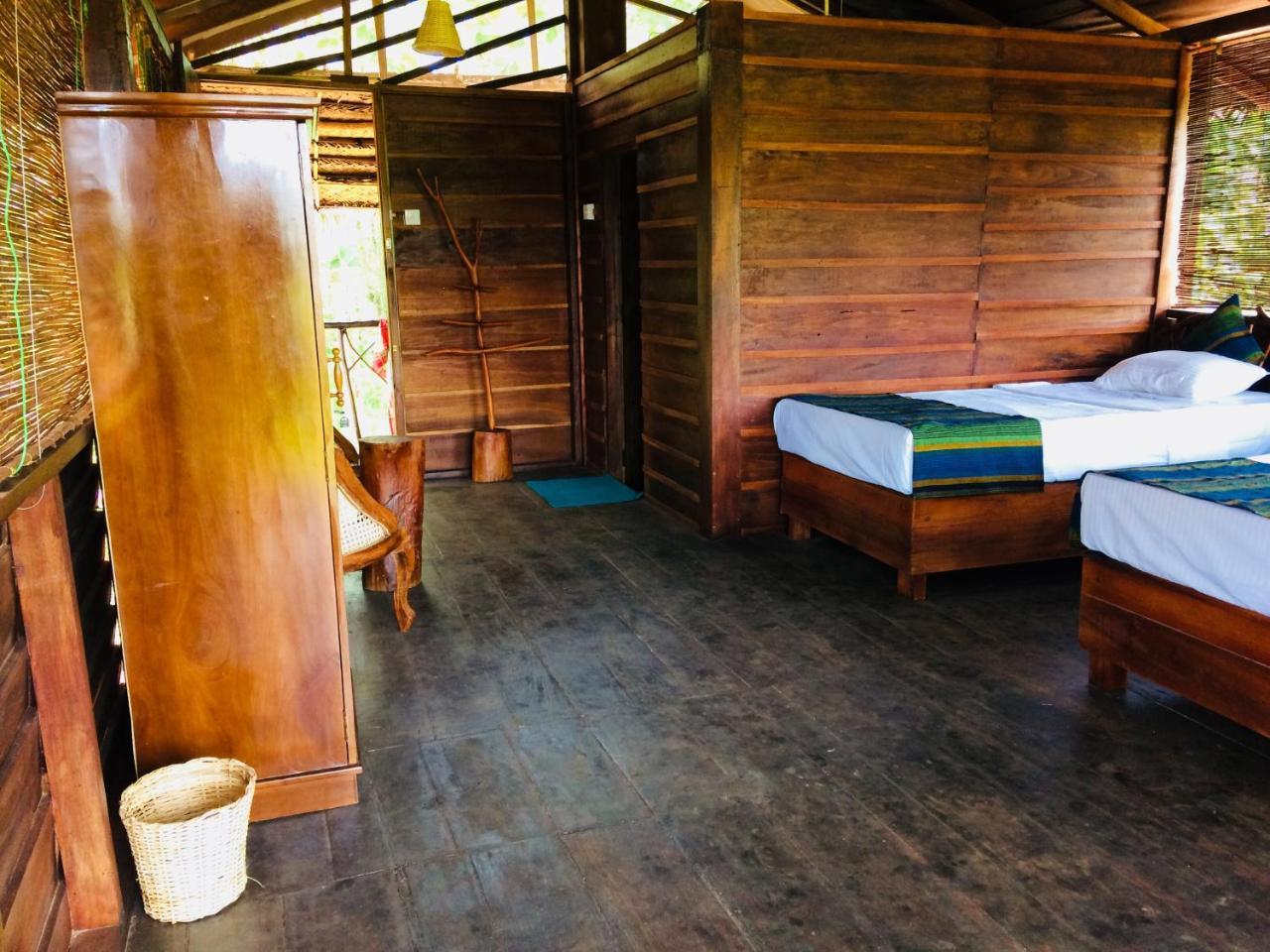 Chena Huts Eco Resort Сигирия Экстерьер фото