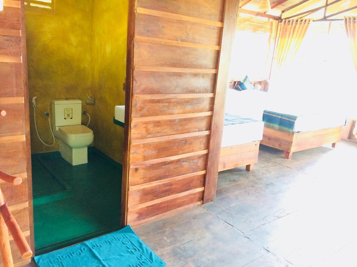 Chena Huts Eco Resort Сигирия Экстерьер фото