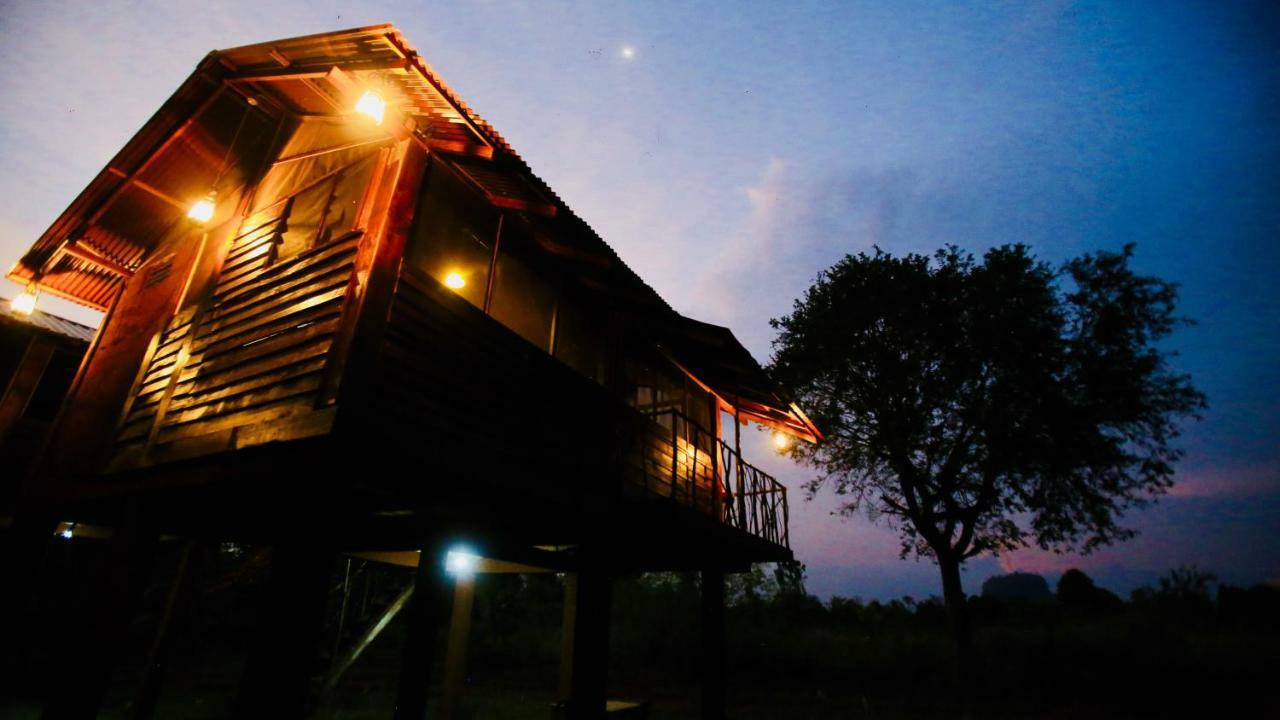 Chena Huts Eco Resort Сигирия Экстерьер фото
