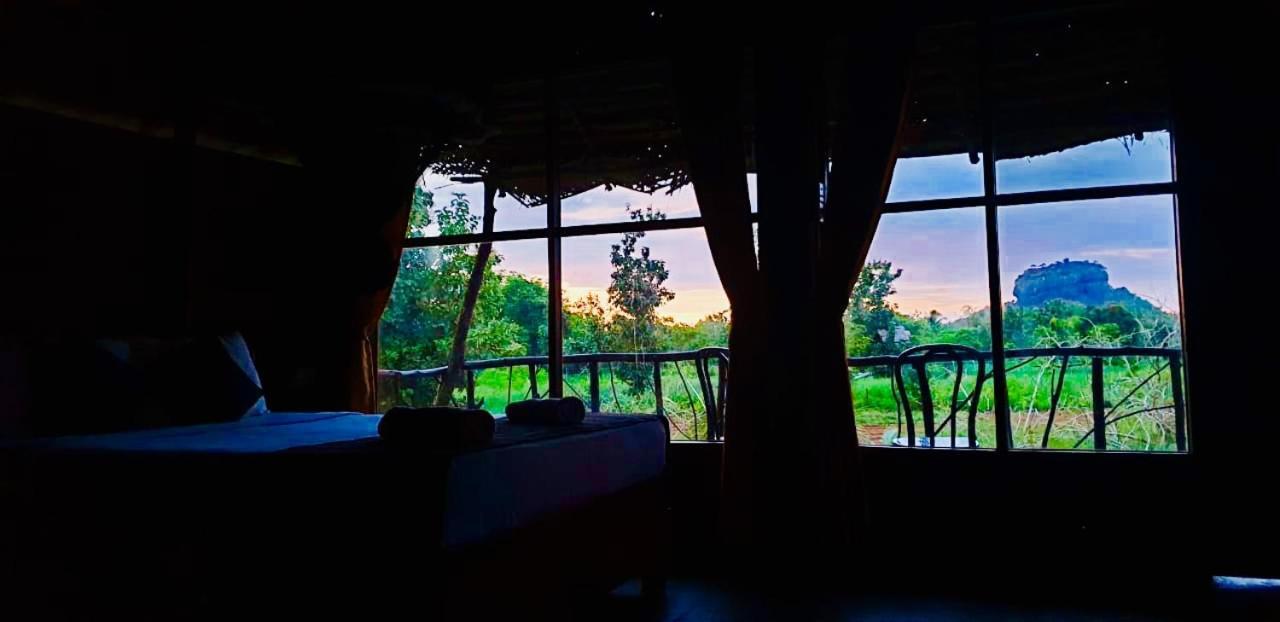 Chena Huts Eco Resort Сигирия Экстерьер фото