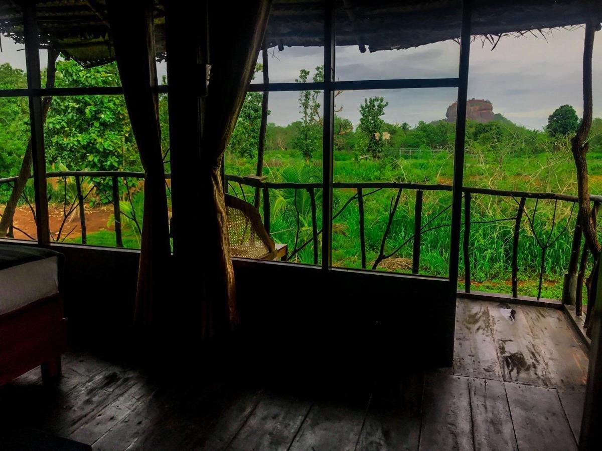 Chena Huts Eco Resort Сигирия Экстерьер фото